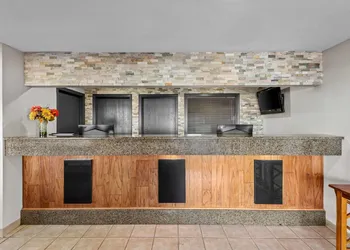Days Inn & Suites by Wyndham Des Moines Airport hotel thumbnail 2