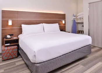 Holiday Inn Express New Orleans - Arts District by IHG hotel thumbnail 4