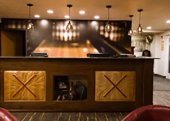 Ten Pin Inn & Suites hotel thumbnail 2