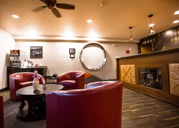 Ten Pin Inn & Suites hotel thumbnail 3