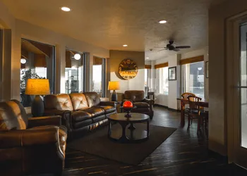 Ten Pin Inn & Suites hotel thumbnail 6