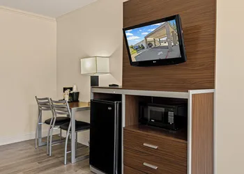 Heritage Inn Express Roseville hotel thumbnail 7