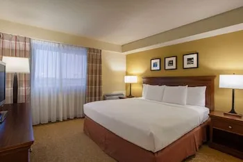 Travelodge Suites by Wyndham Regina / Eastgate Bay hotel thumbnail 5