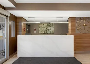 Quality Inn and Suites Oakville-Mississauga hotel thumbnail 2