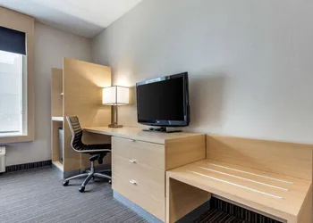 Quality Inn and Suites Oakville-Mississauga hotel thumbnail 4