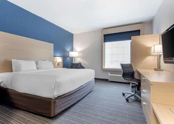 Quality Inn and Suites Oakville-Mississauga hotel thumbnail 5