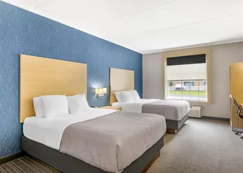 Quality Inn and Suites Oakville-Mississauga hotel thumbnail 8