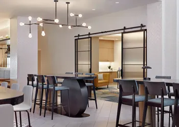 Delta Hotels by Marriott Calgary Airport In-Terminal hotel thumbnail 5