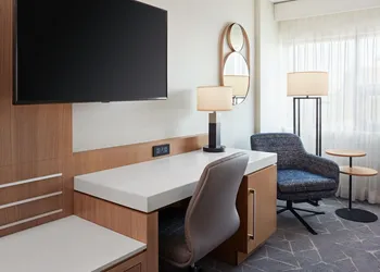 Delta Hotels by Marriott Calgary Airport In-Terminal hotel thumbnail 7