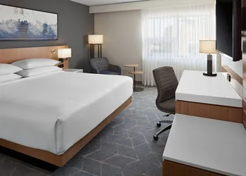 Delta Hotels by Marriott Calgary Airport In-Terminal hotel thumbnail 8