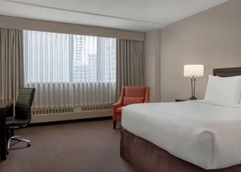 Ramada Plaza by Wyndham Calgary Downtown hotel thumbnail 7