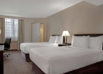 Ramada Plaza by Wyndham Calgary Downtown hotel thumbnail 8