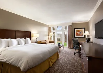 Ramada by Wyndham Cornwall hotel thumbnail 7