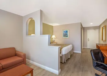 Baymont by Wyndham Tehachapi hotel thumbnail 8