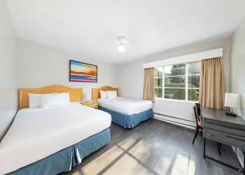 2400 Motel hotel thumbnail 3