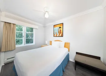 2400 Motel hotel thumbnail 4