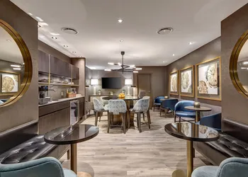 Town Inn Suites Hotel hotel thumbnail 2