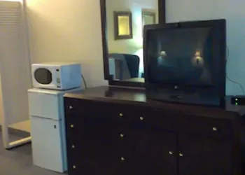 Sunset Inn hotel thumbnail 7