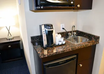 Holiday Inn Express Hotel & Suites Edson by IHG hotel thumbnail 5