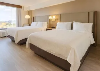 Holiday Inn Hotel & Suites Mississauga by IHG hotel thumbnail 4