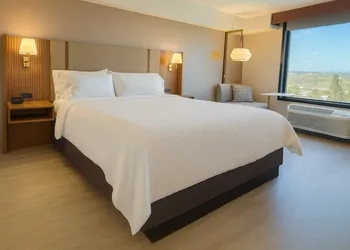 Holiday Inn Hotel & Suites Mississauga by IHG hotel thumbnail 5