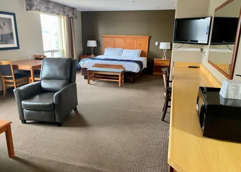 Super 8 by Wyndham Edmonton South hotel thumbnail 7