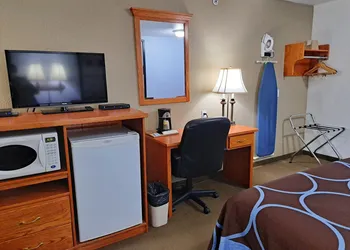 Super 8 by Wyndham Three Hills AB hotel thumbnail 4