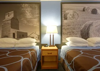 Super 8 by Wyndham Swift Current hotel thumbnail 5