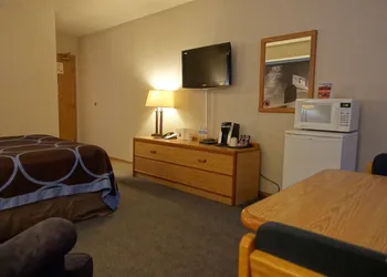 Super 8 by Wyndham Swift Current hotel thumbnail 7