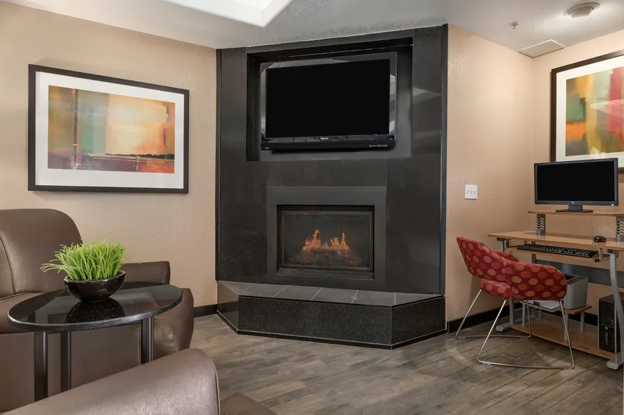 Super 8 by Wyndham Calgary Shawnessy Area hotel detail image 2