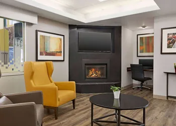 Super 8 by Wyndham Calgary Shawnessy Area hotel thumbnail 3