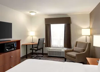 Super 8 by Wyndham Calgary Shawnessy Area hotel thumbnail 6