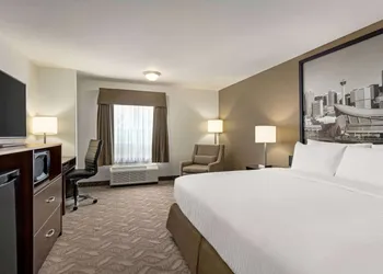 Super 8 by Wyndham Calgary Shawnessy Area hotel thumbnail 7
