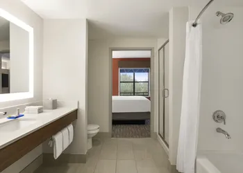 Holiday Inn Express & Suites Mt. Pleasant by IHG hotel thumbnail 4