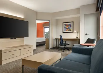 Holiday Inn Express & Suites Mt. Pleasant by IHG hotel thumbnail 6