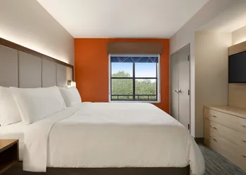 Holiday Inn Express & Suites Mt. Pleasant by IHG hotel thumbnail 7