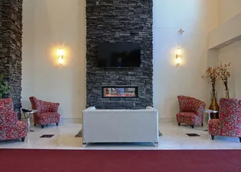 Ramada by Wyndham Moose Jaw hotel thumbnail 2