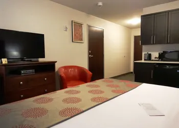 Ramada by Wyndham Moose Jaw hotel thumbnail 8