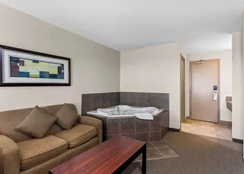 SureStay Hotel by Best Western Bassano hotel thumbnail 6