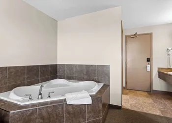 SureStay Hotel by Best Western Bassano hotel thumbnail 7