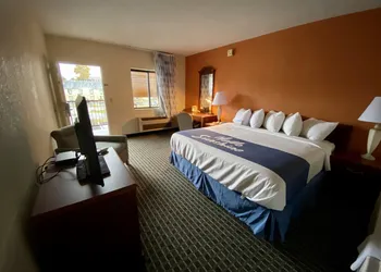 Days Inn by Wyndham Morehead hotel thumbnail 5