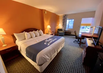 Days Inn by Wyndham Morehead hotel thumbnail 6