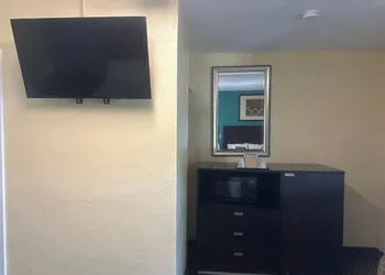 Tropical Palm Motel hotel thumbnail 3
