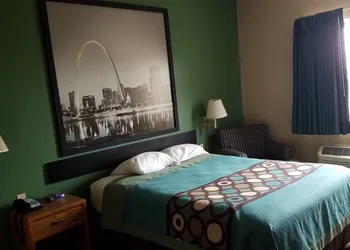 Super 8 by Wyndham Pontoon Beach IL/St. Louis MO Area hotel thumbnail 4