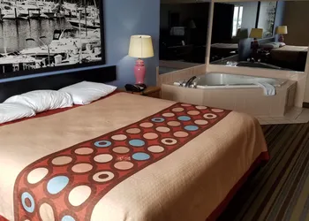 Super 8 by Wyndham Pontoon Beach IL/St. Louis MO Area hotel thumbnail 6