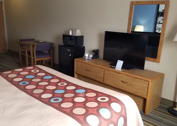 Super 8 by Wyndham Pontoon Beach IL/St. Louis MO Area hotel thumbnail 7