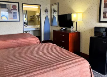 Travelodge by Wyndham Seymour hotel thumbnail 7