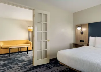 La Quinta Inn & Suites by Wyndham Austin Southwest hotel thumbnail 5