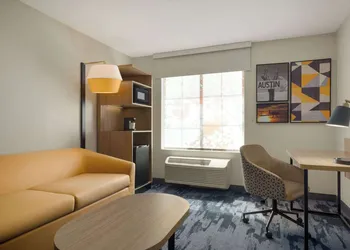La Quinta Inn & Suites by Wyndham Austin Southwest hotel thumbnail 6