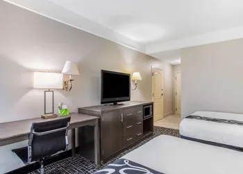 La Quinta Inn & Suites by Wyndham Fultondale Birmingham N hotel thumbnail 6